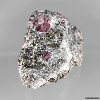 Корунд, фрагмент кристалла в слюдите. Рай-Из массив. ЯНАО. Россия.  48*45*25г