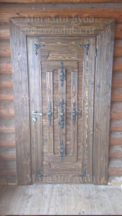 Состаренные двери из масива
