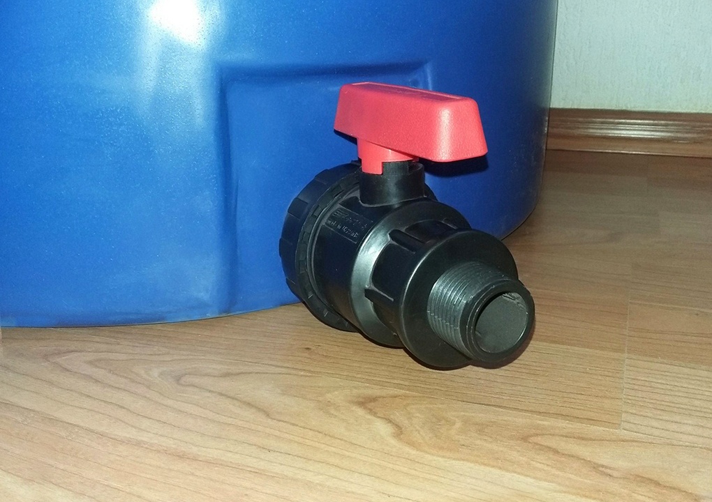 Комплектующие к емкостям - Кран пластиковый шаровый ВН-Н 3/4\"
