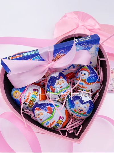 Подарочная коробка Киндер сюрприз среднее сердце розовое