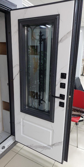 Металлическая входная дверь с ковкой «Виладж» мрамор натуральный