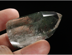 Кварц горный хрусталь с фантомами и хлоритом, кристалл полированный, Бразилия (52*29*25 мм, 52 г) №36859