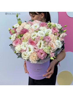 Букет в шляпной коробке микс цветов M №3