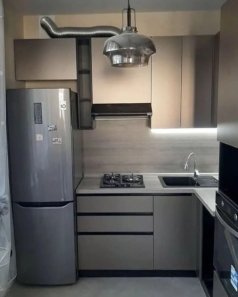 Кухня угловая, 2100*1800мм. Материал фасадов ЛДСП. Срок изготовления от 15 рабочих дней. Цена на момент заказа 67000