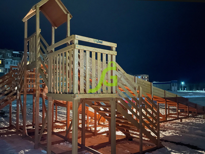 Зимняя деревянная горка "Snow Fox 12 м" с двумя скатами (две лестницы)