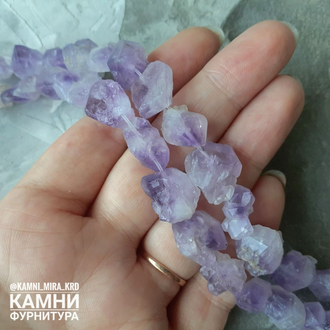 Аметист лавандовый кристаллы без обработки 10-10,5х10-14 мм, цена за нить 19 см