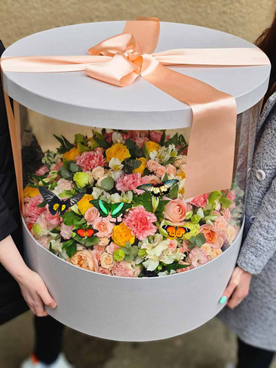 Огромный букет с бабочками №97