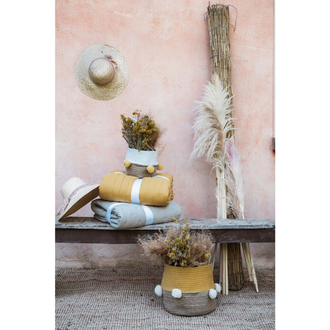 Покрывало стеганое с оборкой синее.