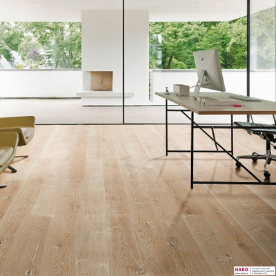 Декор паркетной доски Haro Дуб Ательер Саваж Ретро структур 1-пол, масло 531764 в интерьере офиса