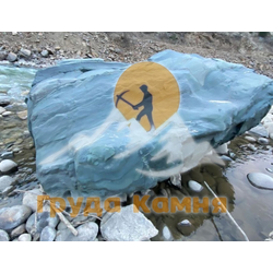 Валун гранитный, сине -зеленый