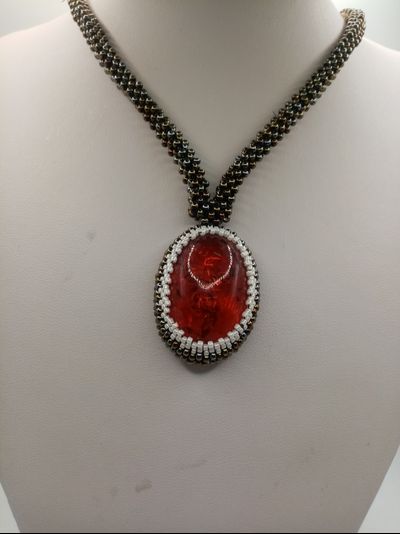 Кулон из Чешского бисера с натуральным янтарем