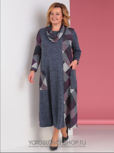 Серое платье с клетчатыми красными вставками и карманами