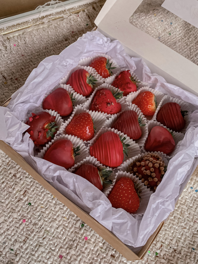 Коробочка с клубникой «Красный Мрамор»