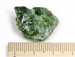 Хромдиопсид, необработанный "дикий" образец, Россия, Якутия (21*24*10 мм, 5,5 г) №28332