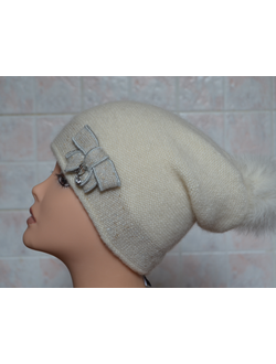 shapka-iz-alpaka-zhenskaya-vyazanaya-s-pomponom-italiya-kupit