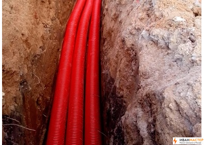 Прокладка силового кабеля на участке ИВАНМАСТЕР