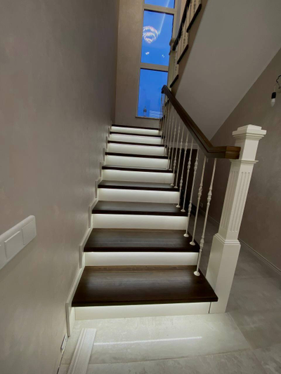 Обшивка бетонного основания лиственницей (Экстра) в комбинации