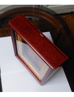 Киот деревянный с багетной рамой "под золото" для иконы формата 13х16см.