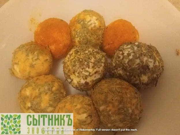 Домашний сыр из козьего молока в шариках со специями