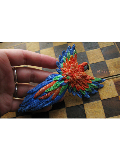 Брошь-птица "Ара, настоящий попугай" из термоглины с микробисером