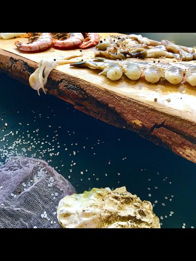 Доска для подачи закусок из дуба с корой