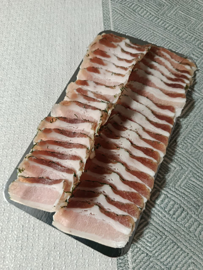 Сало домашнее с чесноком в укропе в нарезку | ферма СытникЪ