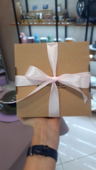 Подарочный набор из двух  свечей  из натуральной вощины,