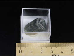 Корунд (сапфир зеленый), в пластиковом боксе, Мадагаскар №23446