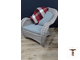 уютное плетеное кресло