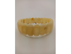 Браслет камнерезный из белого янтаря.