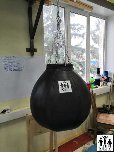 Боксерская груша DNN "Шар". Размер: 50 х 50 см Вес: 40 кг