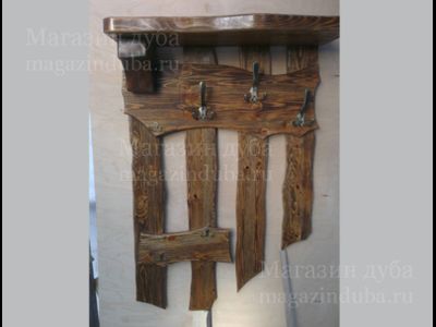 Деревянные полки и вешалки