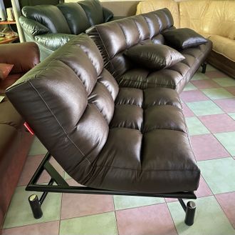 Гарнитур: диван-кровать + раскладное кресло. Финский брэнд Bo-Box. Натуральная кожа. Новый.