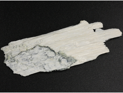 Брусит (Немалит), волокнистый брусит, змеевик, коллекционный образец, Россия, КЧР, Урупский район, м-ние. Белые осыпища (54*18*4 мм, 2,4 г) №29658