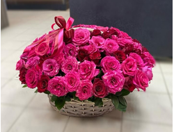 101 роза в корзине (микс)