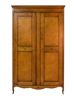 Шкаф для одежды на резных ножках.