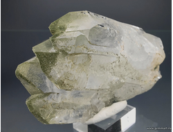 Горный хрусталь, "фаден - с белой полосой" с включениями хлорита. Северная Осетия. 68*44*20мм