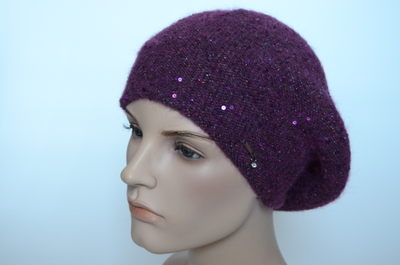 Женский вязаный берет фуксия с пайетками Vizio Италия 6917