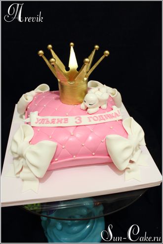 Торт розовая подушка с короной (3,5 кг.)