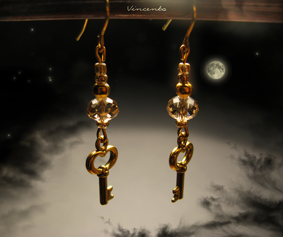 Золотой ключик. Авторские серьги с хрустальными бусинами