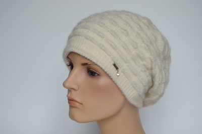 beliy-vyazaniy-beret-dlya-zhenschin-vizio-italiya-8020-v