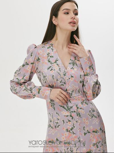 Нежное шелковое платье с растительным принтом