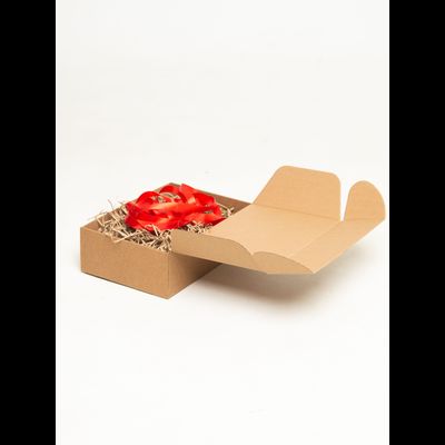 Подарочная коробка GILEV 32x22x10см с наполнителем и красной лентой