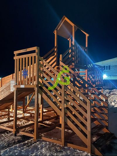 Зимняя деревянная горка "Snow Fox 12 м" с двумя скатами (две лестницы)