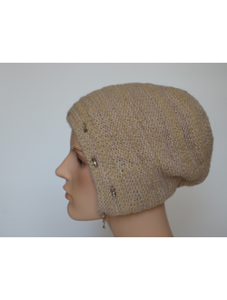 bezhevaya-vyazanaya-shapka-kapor-dlya-zhenschin-vizio-italiya