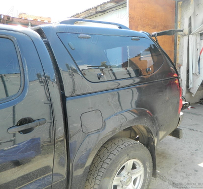 Кунг TF Tops с распашными боковыми окнами на Hilux Vigo от AvengerUral.ru, вид слева