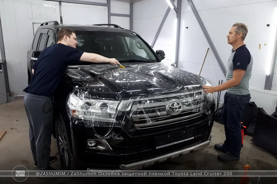 Оклейка защитной пленкой Toyota Land Cruiser 200