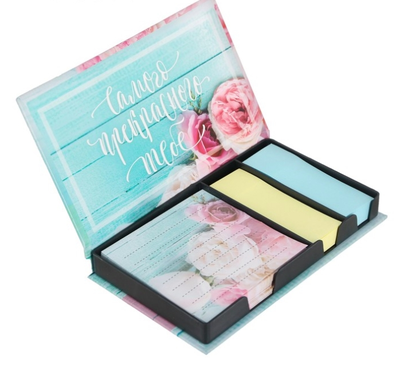 Бумажный блок в пластиковом футляре "С 8 марта": 100 листов и 2 набора стикеров