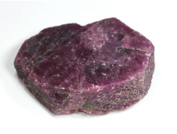 Корунд красный (рубин), кристалл, Мьянма (44*35*15 мм, 54 г) №28657