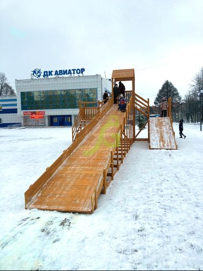 Зимняя деревянная горка "Snow Fox 12 м" с двумя скатами (две лестницы)